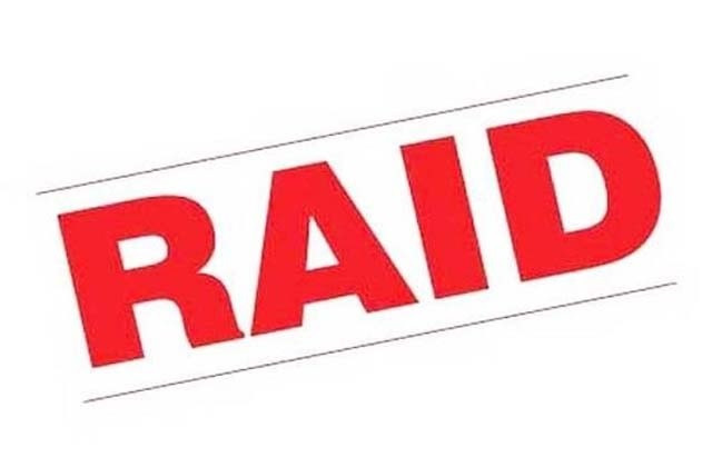 बब्लु अग्रवालको घर र गोदाममा छापा, लाखौं मूल्य बराबरको अवैध कपडा बरामद