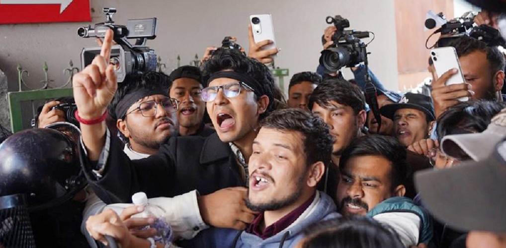 प्रधानमन्त्रीले भेट्न  समय नदिएको भन्दै जेनजी समूहको  प्रदर्शन