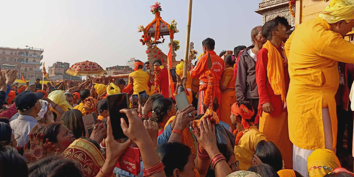जनकपुरधाममा सीता–रामको स्वयंवर सम्पन्न, हेलिकप्टरबाट पुष्पवृष्टिसहित हजारौँ श्रद्धालुको सहभागिता