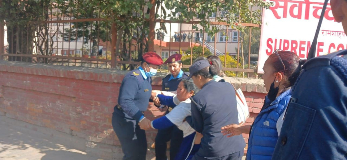 फेरि सर्वोच्च पुगेकी न्यायाधीश गिरीकी पत्नी आरती प्रहरी नियन्त्रणमा