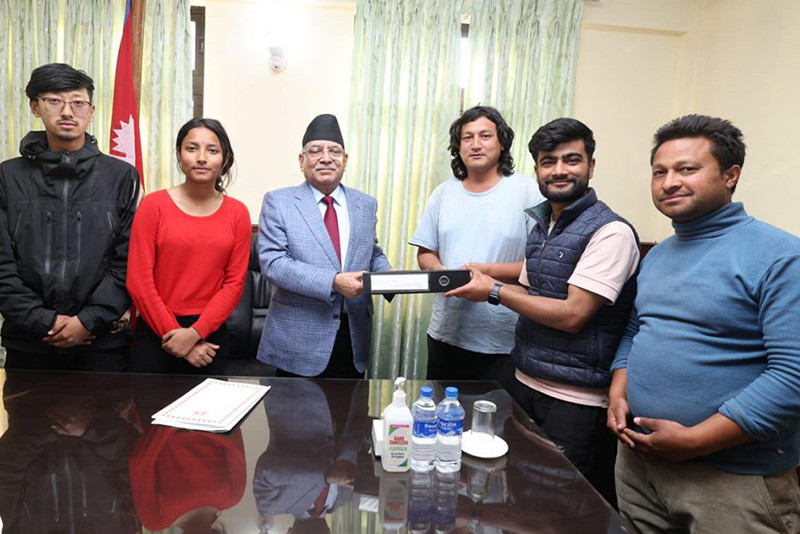 बालुवाटार पुगेर ईः ले प्रधानमन्त्रीलाई बुझाए पाँच पृष्ठको मागपत्र