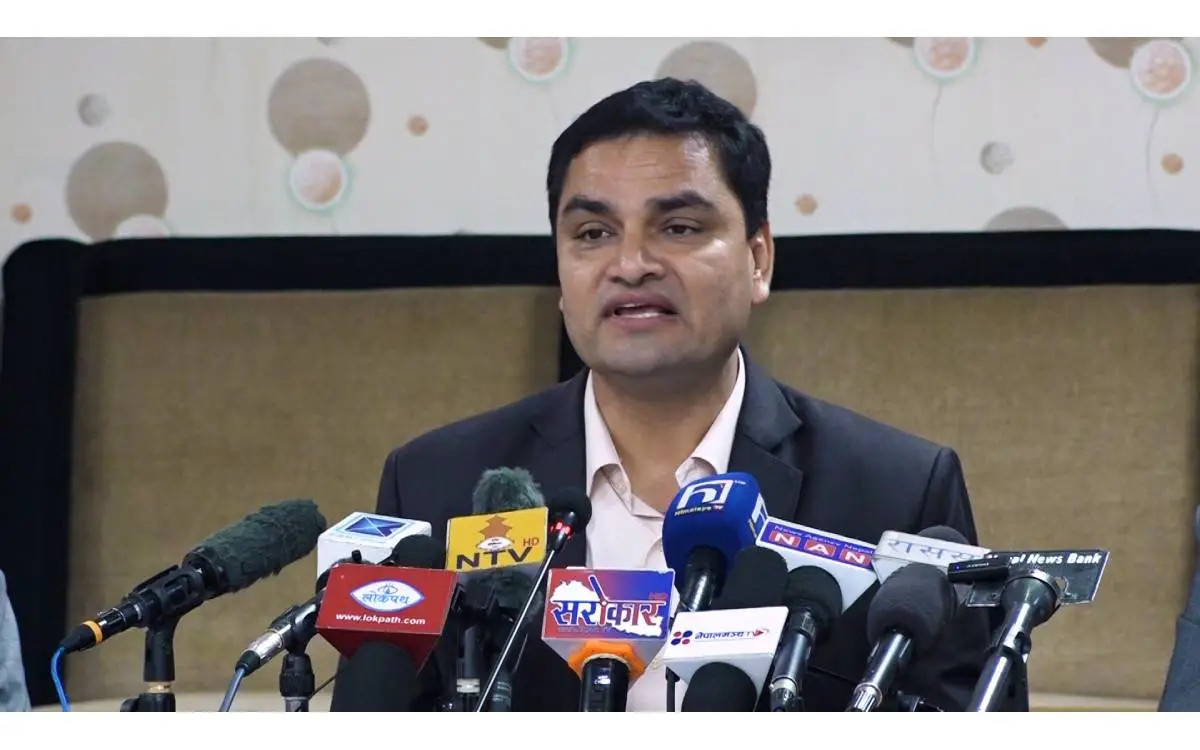 स्वास्थ्य बीमा हटाउने होइन, व्यवस्थित गर्ने हो, दुई चरणको काम थालि सक्यौंः मन्त्री पौडेल