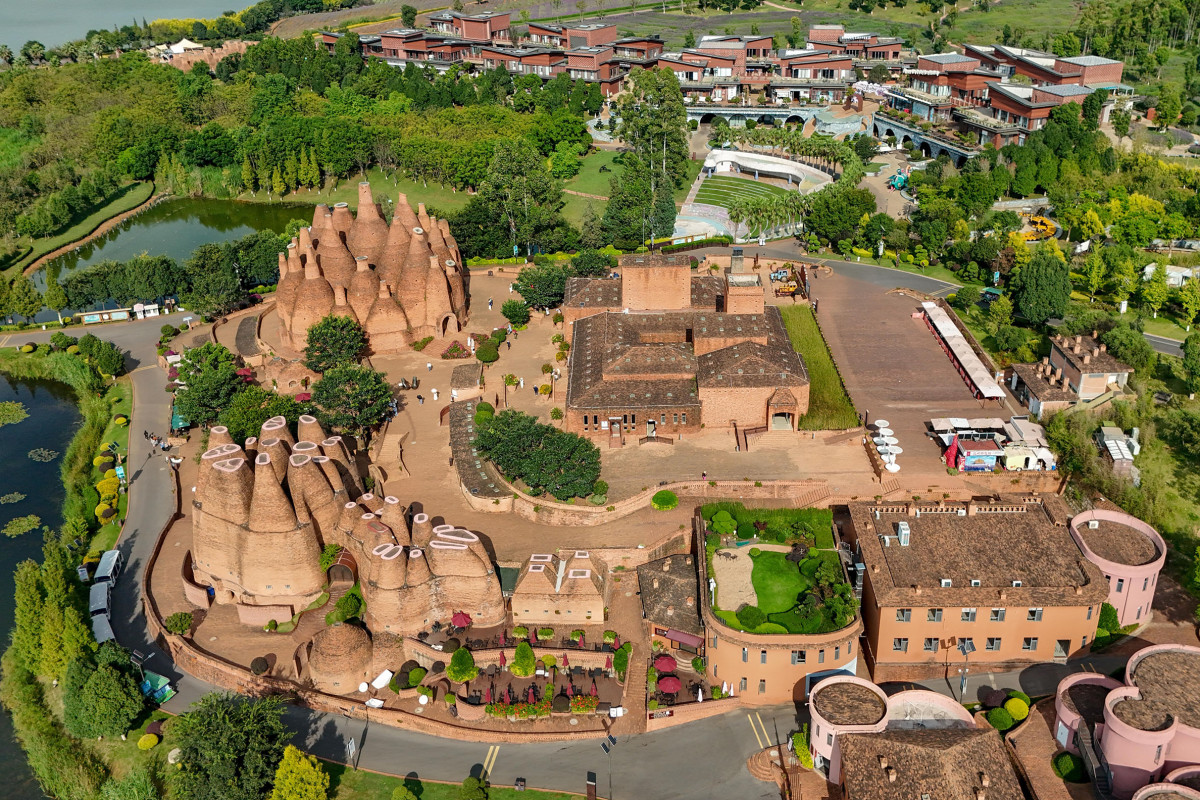 CHINA-YUNNAN-MILE-DONGFENGYUN+TOWN-TOURISM+(CN)XxjpbeE000312_20250909_PEPFN0A001.jpg