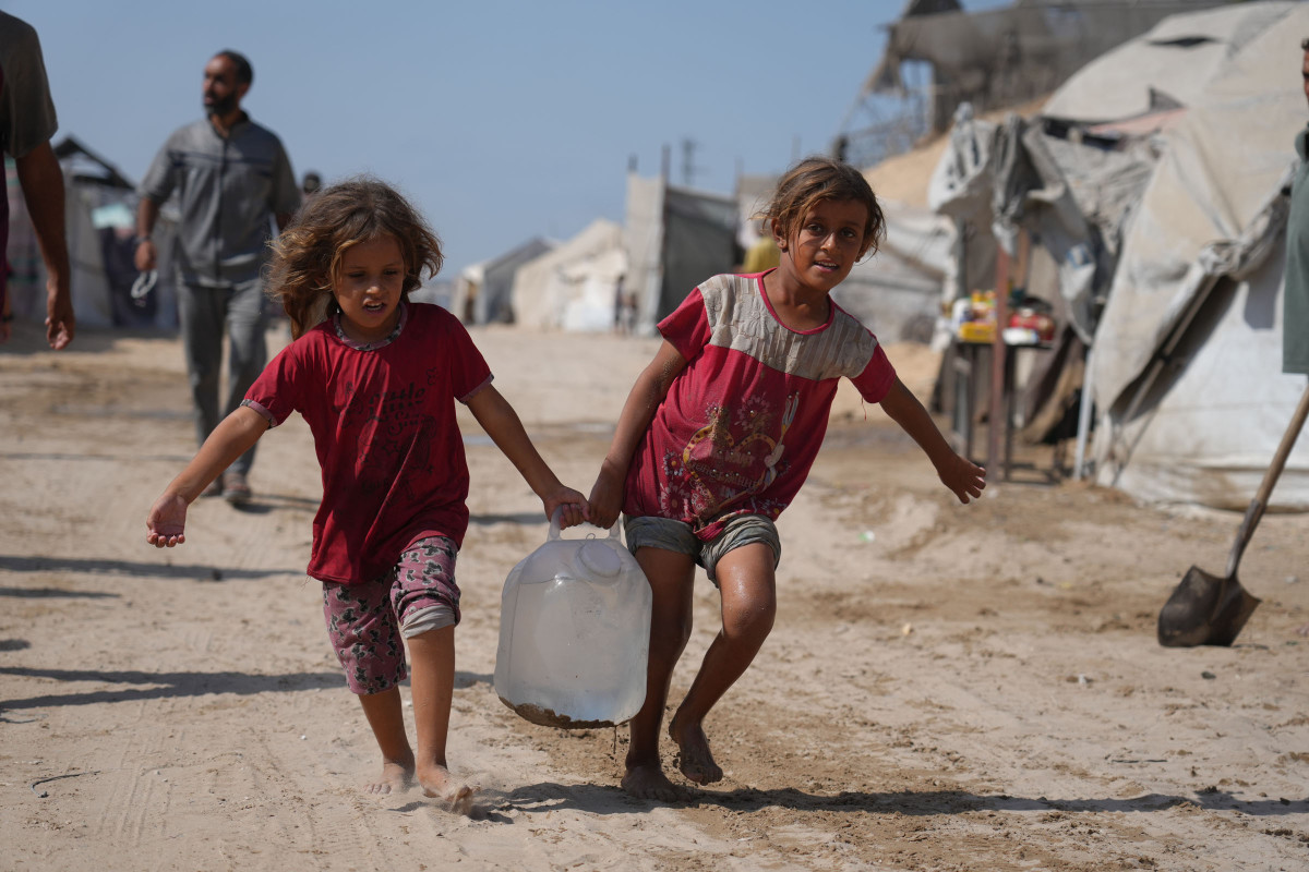 Displaced Palestinians Struggle for Water in Gaza's Safe Zone’