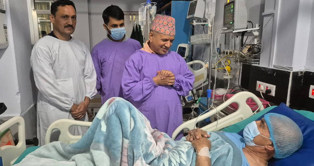 गोविन्द केसीलाई आईसीयूमै भेट्न पुगे शिक्षा सचिव, भोलि वार्ता हुने