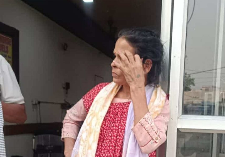 हतकडीसहित फरार भएकी महिला भारतमा पक्राउ