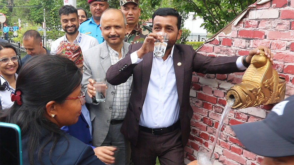 सिंहदरबारमा मेलम्चीको पानी वितरण