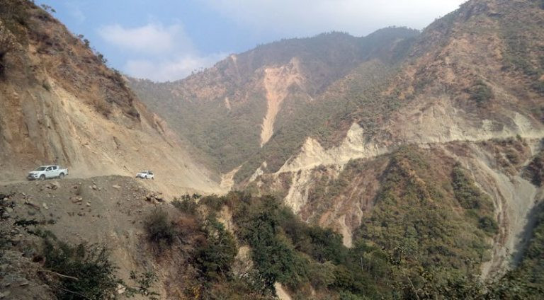 कान्तिलोकपथ बारम्बार अवरुद्ध