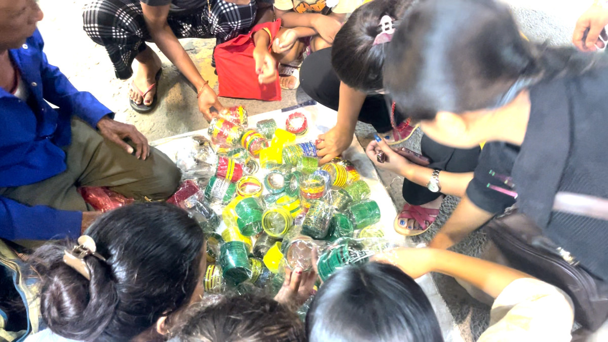 श्रावणको रौनक: लगनखेल बजार क्षेत्र भीडभाड