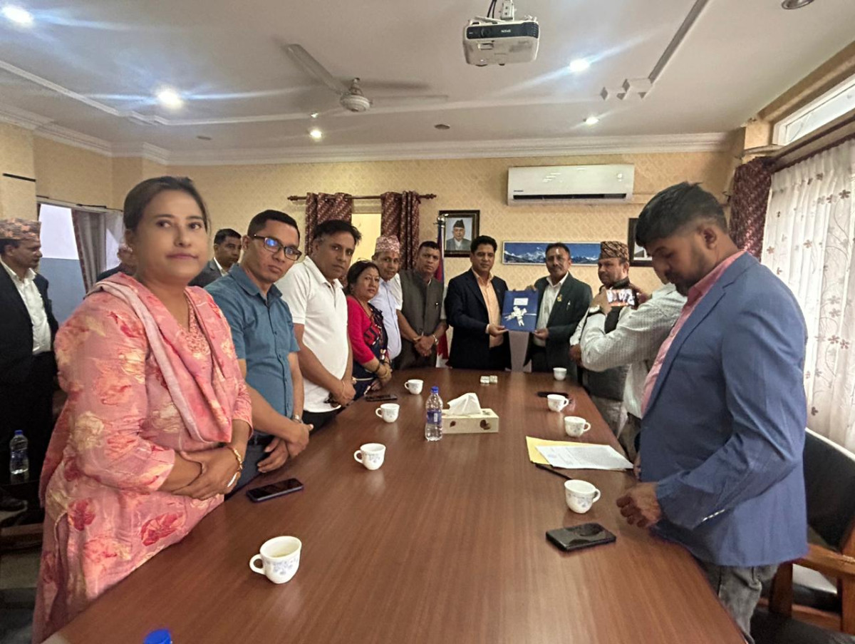 एमआरपी सम्बन्धी निर्देशन विरुद्ध व्यवसायी, मन्त्रीलाई बुझाए ज्ञापन