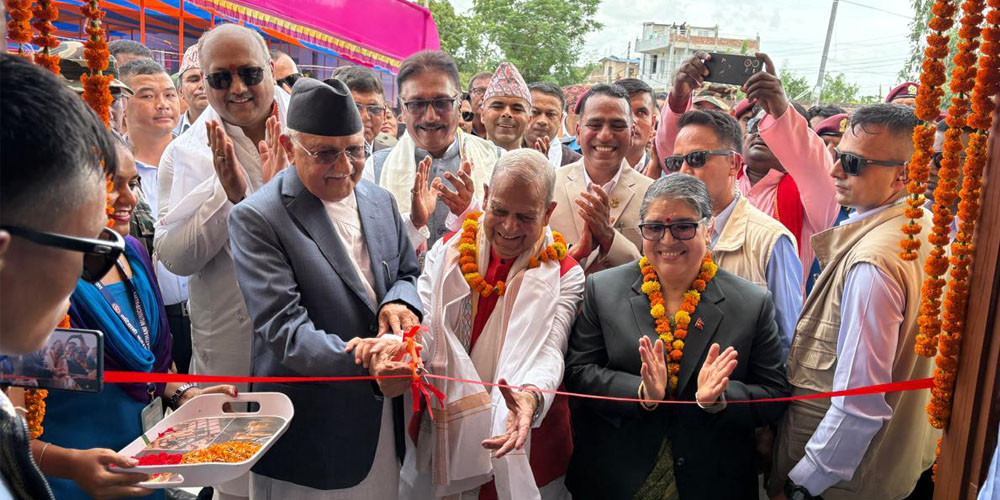 प्रधानमन्त्रीद्वारा प्रसूति गृहको उद्घाटन
