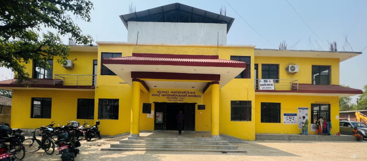 सामाजिक सुरक्षा भत्ता नपाएपछि नगरपालिकामा तालाबन्दी