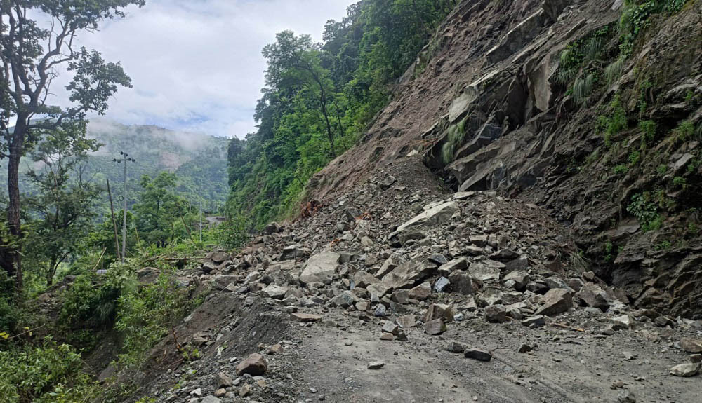 कालीकोटको जुम्ला सुर्खेत सडकखण्ड अवरुद्ध