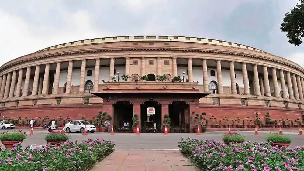 पर्खालबाट हाम फालेर भारतको संसद परिसर पुगेका युवा पक्राउ