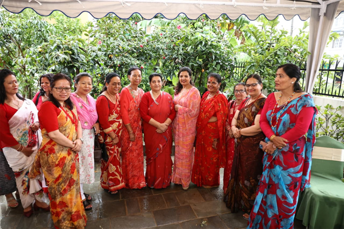 विद्या भण्डारीको  निवासमा तीजको रमझम