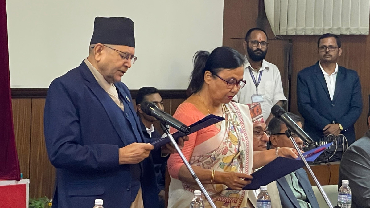 राज्य व्यवस्था समितिको सभापतिमा न्यौपानेले लिइन् शपथ