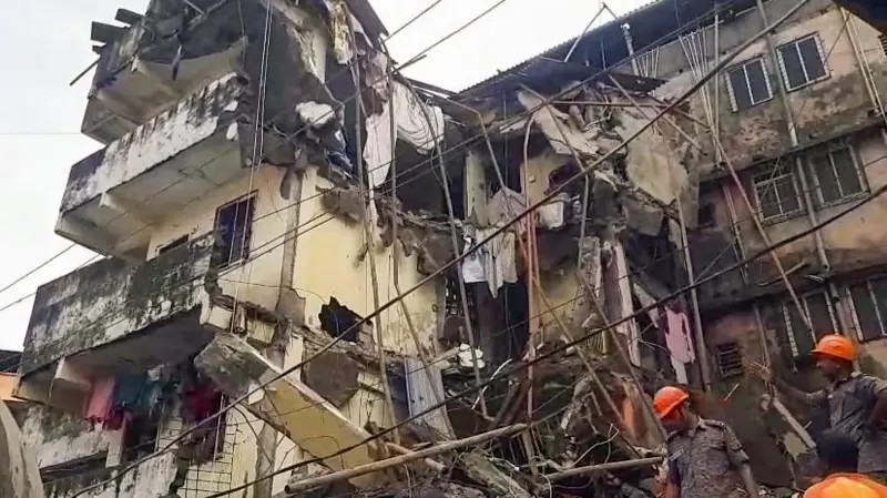 महाराष्ट्रमा भवन भत्किँदा १५ जनाको मृत्यु