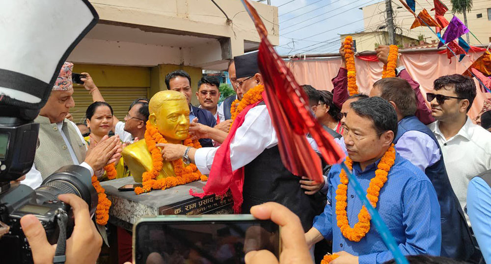 प्रचण्डद्वारा टंकमणिको शालिक अनावरण