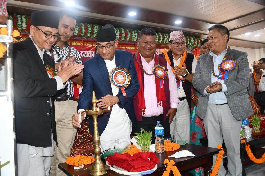 निर्माण क्षेत्रमा गुणस्तरीय र समयमा काम हुन नसक्नु ठूलो समस्या हो:  गृहमन्त्री