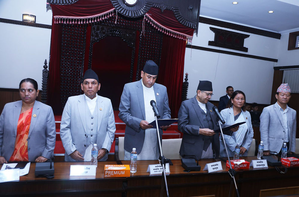 नवनिर्वाचित सभापति खतिवडाले लिए शपथ