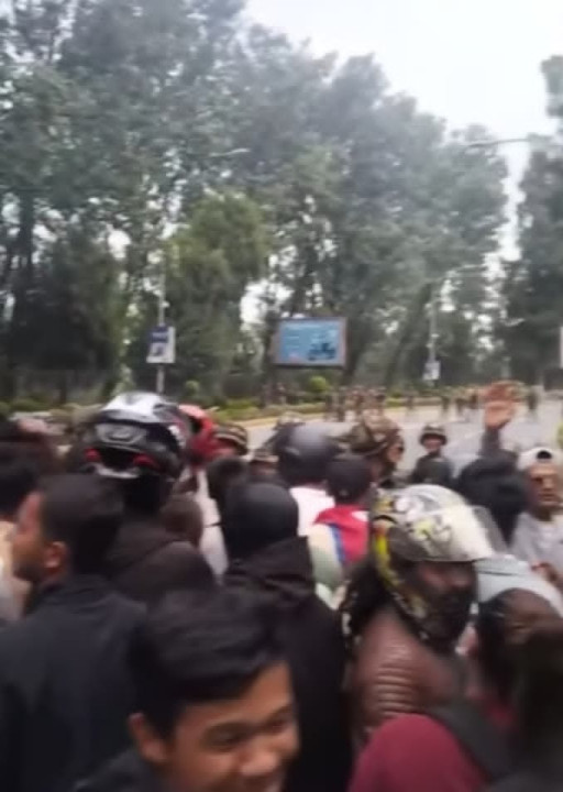 विमानस्थलको गेटमा पुगे जेनजी, ठूलो संख्या सेना परिचालन