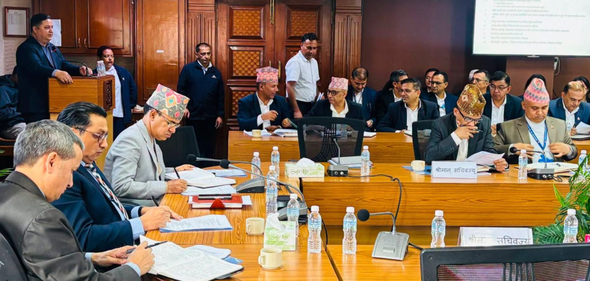 अर्थमन्त्रीले थाले बजेट कार्यान्वयनका बारेमा  मन्त्रालयका सचिवहरूसँग उच्चस्तरीय छलफल